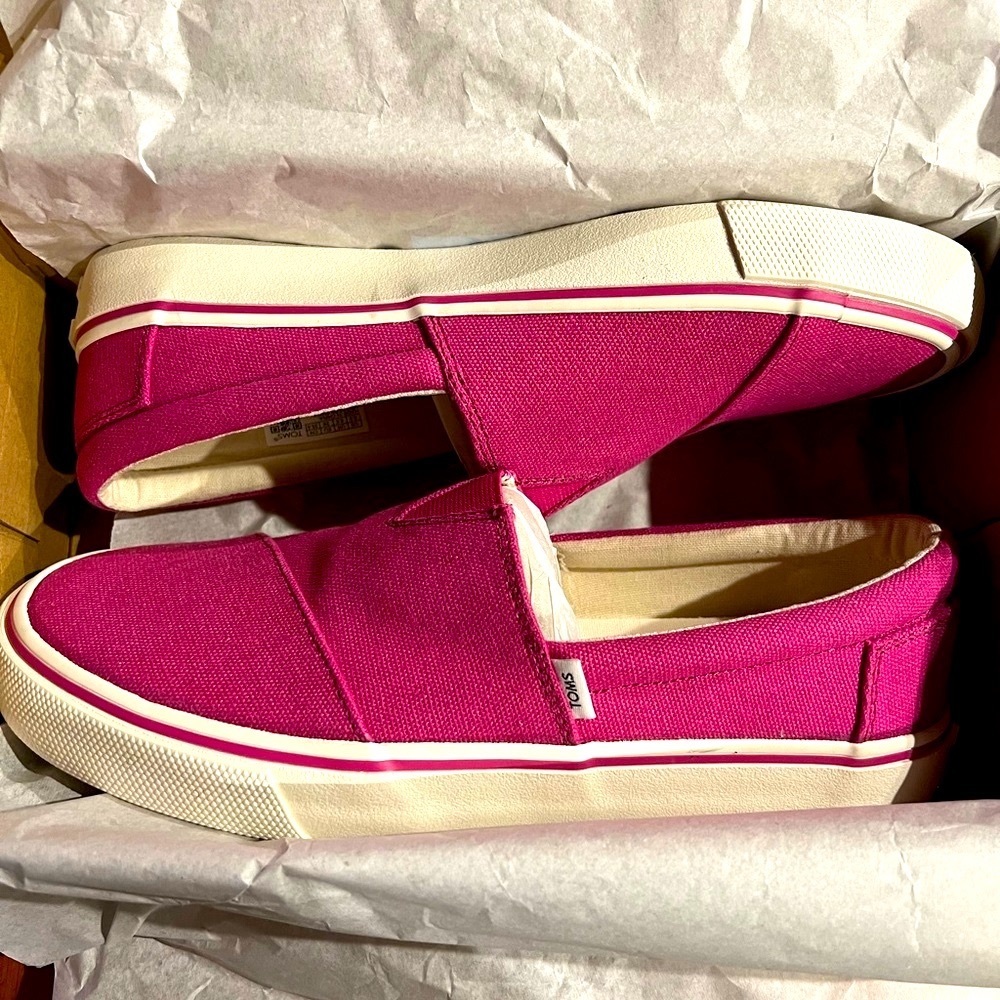 Toms NIB Fenix Slip-on Hot Pink (Sz 8.5)